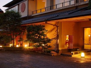 【寮内風呂トイレ付×Wi-Fi完備×人間関係良好】人気のフロントのお仕事★