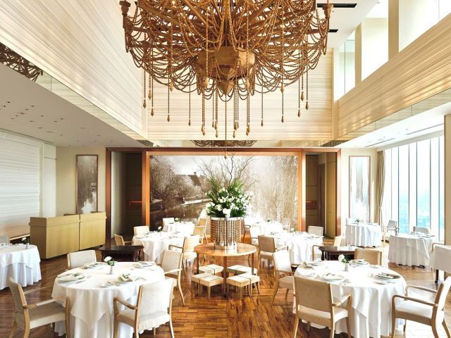 高級感あふれるレストランでのお仕事です！