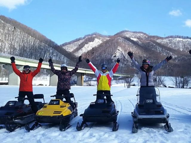 スノーモービルガイドのお仕事です♪