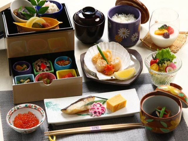 朝昼晩お食事つきです♪