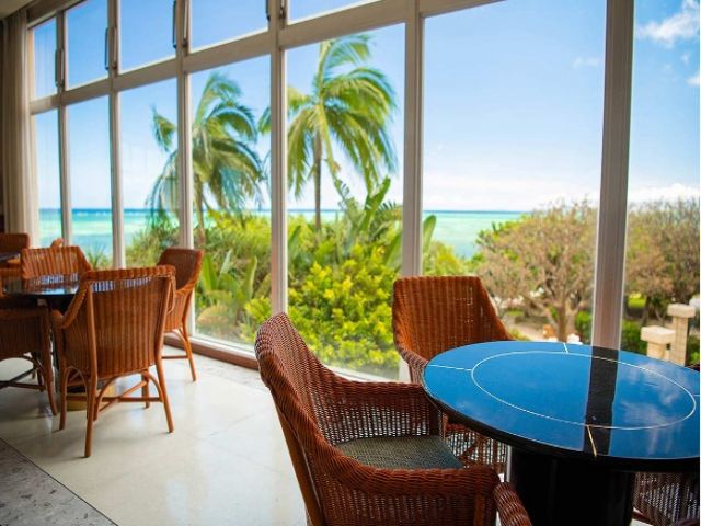 沖縄県最大規模のホテル♪♪
調理補助のお仕事です！！