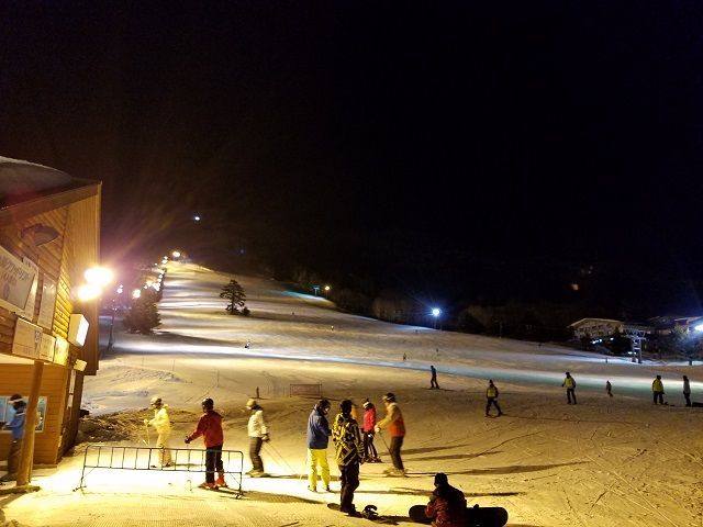 週3～4日ナイター営業あります！夜のゲレンデの雰囲気も最高です★