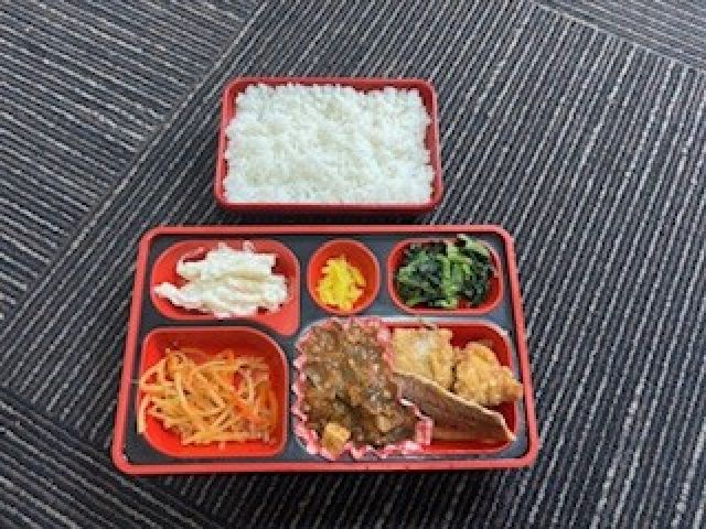 食事は弁当タイプと賄いタイプの選択が可能♪
寮の部屋内で食べて頂きます！