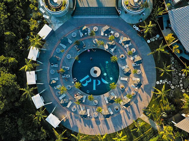 プールクラブをテーマにしたホテルでのお仕事！！