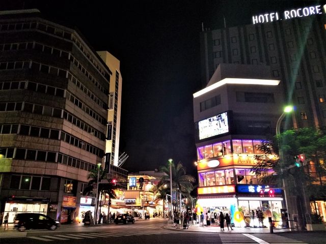 休日は那覇までバスですぐ行けますよ♪沖縄グルメもこの機会に♪