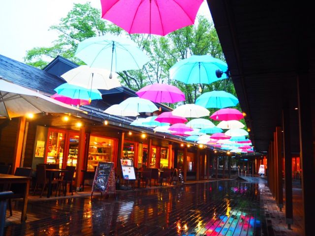 中軽井沢は少し落ち着いた感じの別荘地。生活に溶け込んだお店も多数です