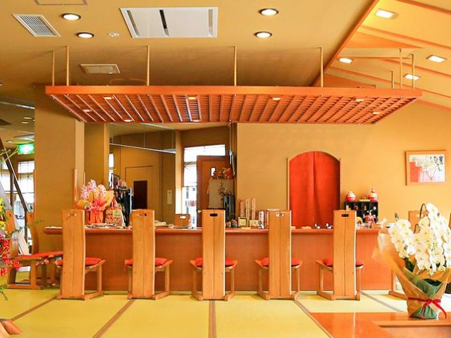 とてもきれいな内装でお客様ものんびり！