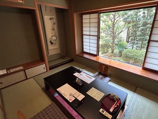 お食事処でのお仕事になります。
先輩社員の真似をしてどんどんできることを吸収してください！
