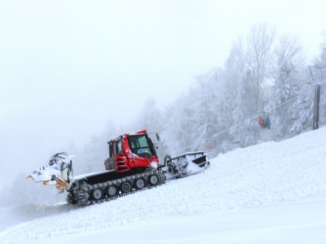 圧雪車の運転経験者募集です
