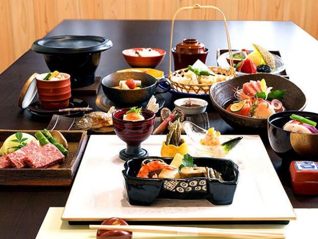 和食調理の募集です。
調理・盛り付けなど調理全般をお願いします。