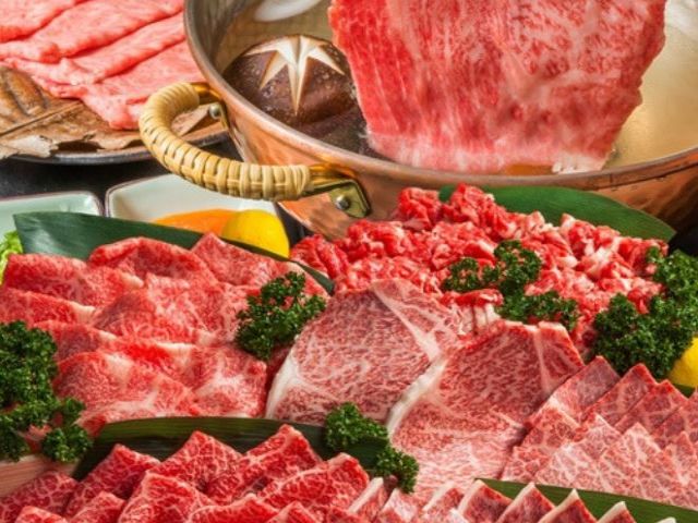 ホテル上階にあるレストランでのお仕事です！