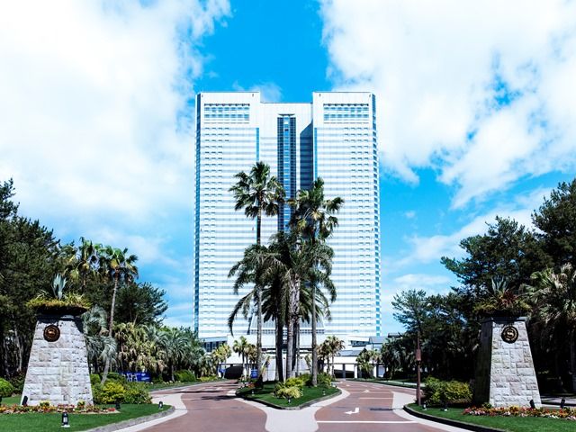 通勤は車も利用できます。駐車場も無料で使えますよ！