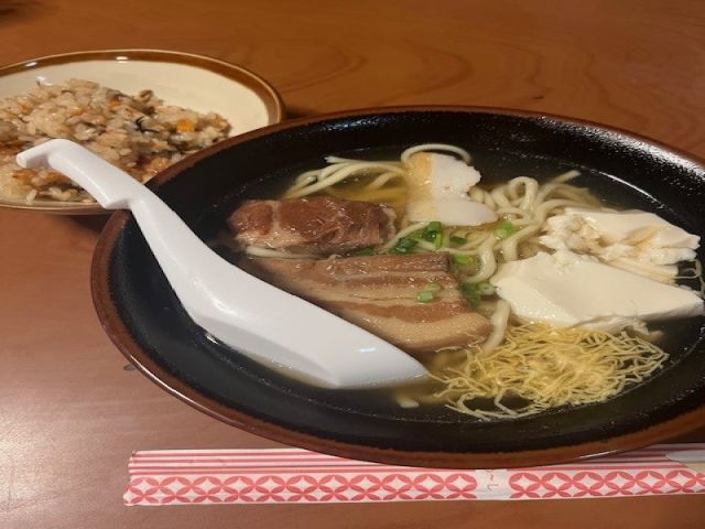 美味しいご飯屋さんも多いエリアです。自炊しない方でも生活環境安心◎