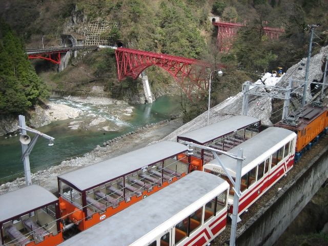 トロッコ電車が有名な宇奈月温泉エリア♪観光に乗ってみてください！