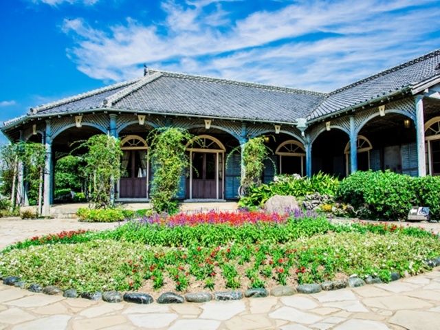 長崎市の丘にあり、長崎港を一望できる異国情緒あふれる観光名所です。