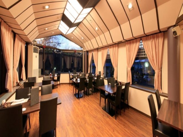 ●実際に勤務いただくレストラン会場です