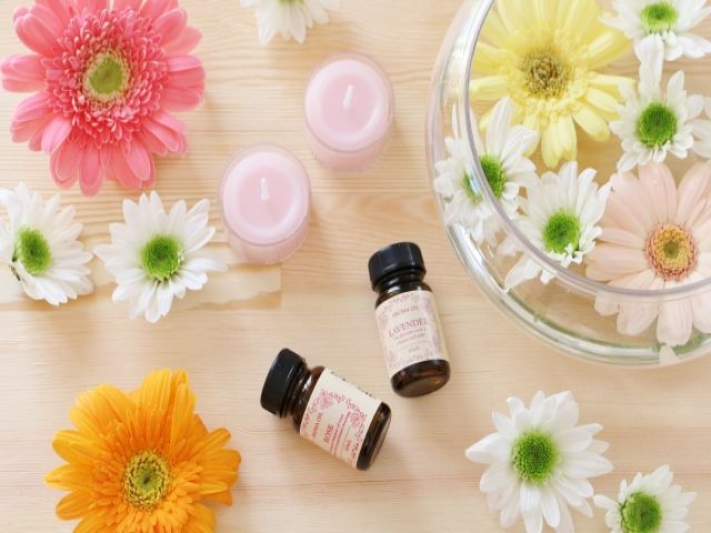 【職場】ショップでは天然アロマや季節限定アロマなどの販売★