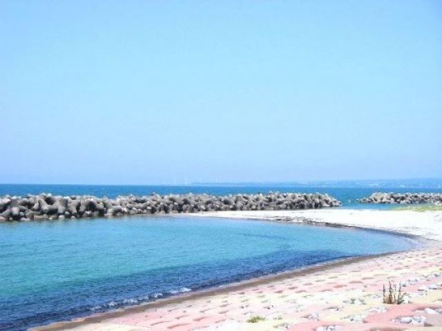 徒歩すぐのビーチはコバルトブルー♪