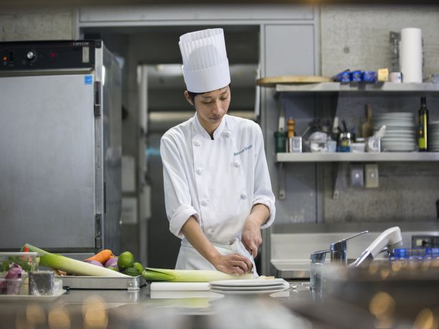 大人気『直島』での調理のお仕事。