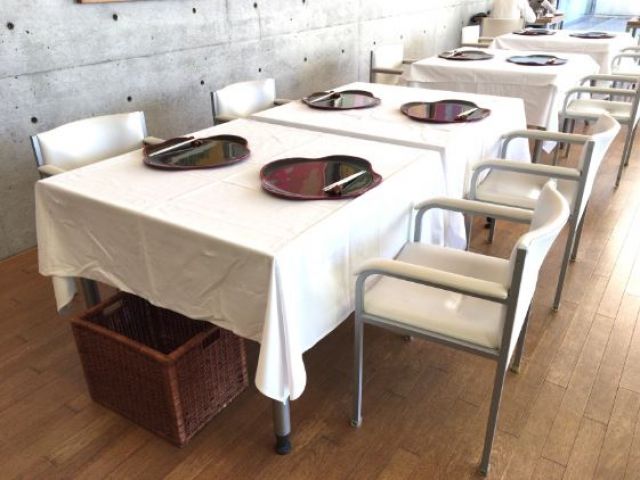 海が見えるオシャレなレストランです。