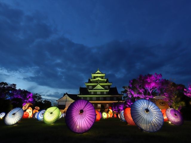 季節によってはライトアップした景色も見れます♪