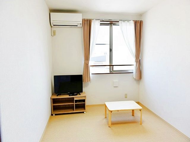 敷地外の従業員寮！築浅の綺麗な住環境★