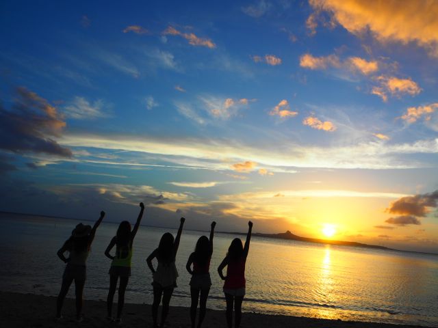 ビーチで見るサンセットは一生の思い出になります！
