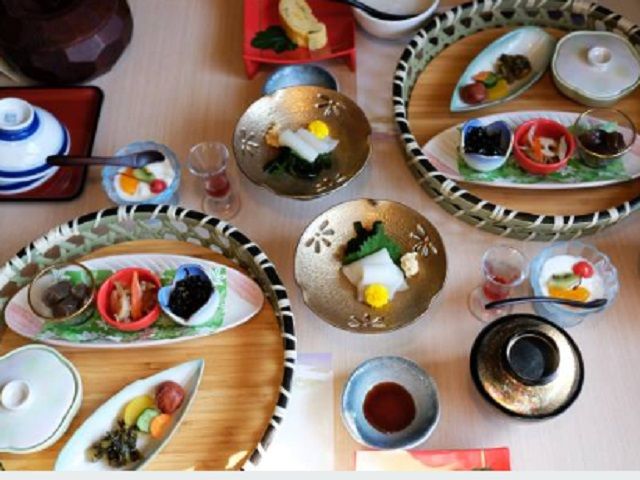 お食事のご提供からチェックアウトまで一貫してご担当いただくのでおもてなしを学べる環境です！