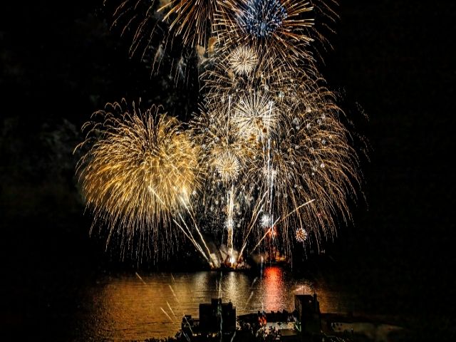 時期によって上がる花火は感動します！！