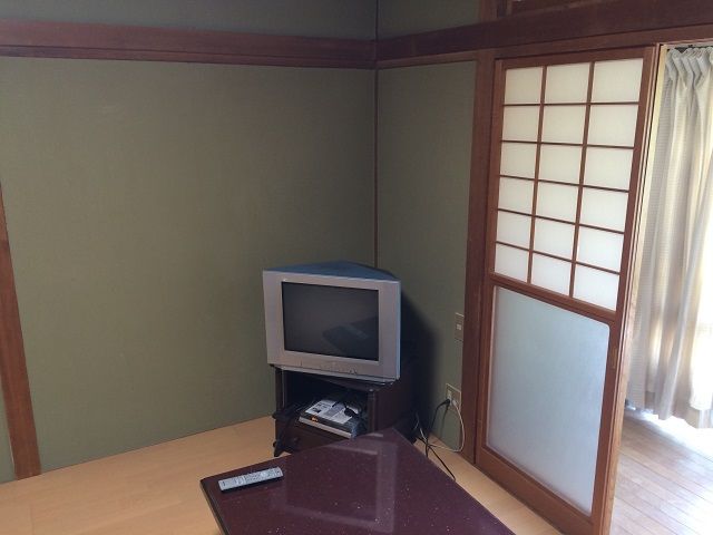 寮は一軒家タイプでおひとり部屋!!
共有部分にはトイレ・キッチン・洗濯設備も整っています♪