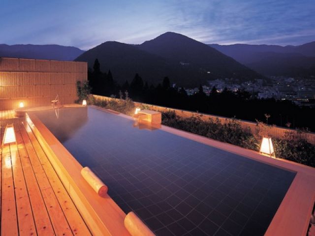 仕事終わりの温泉は最高です♪
スタッフ特典で無料で入浴が可能!!