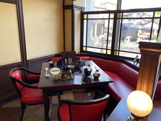 大正ロマンを感じる館内♪