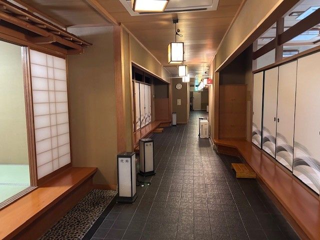 和食の配膳・提供、バイキング会場での接客業務です！
【教育体制】が整っているのが魅力☆
