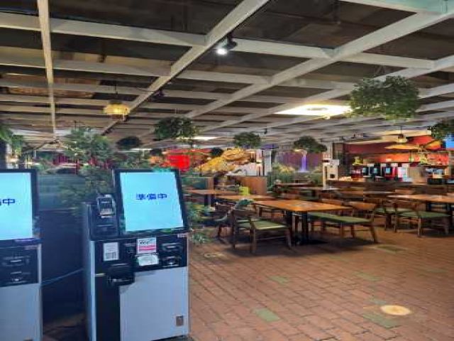 レストラン内に恐竜がいるってワクワクしますね！！