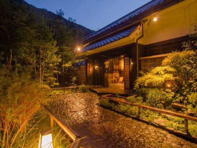 日帰り温泉でのレストランホール業務！
未経験でもお気軽にご応募ください◎