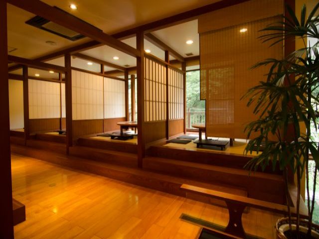 落ち着いた環境でのホール業務です！