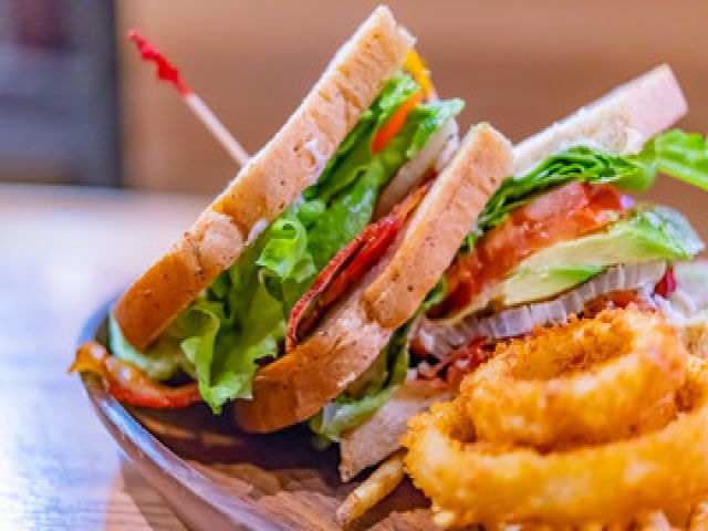 美味しいお店もいっぱいあります！！