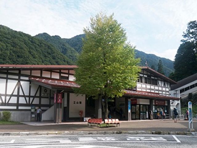 立山でしか食べられないグルメに出会えるかも？？
立山駅を拠点に観光へ