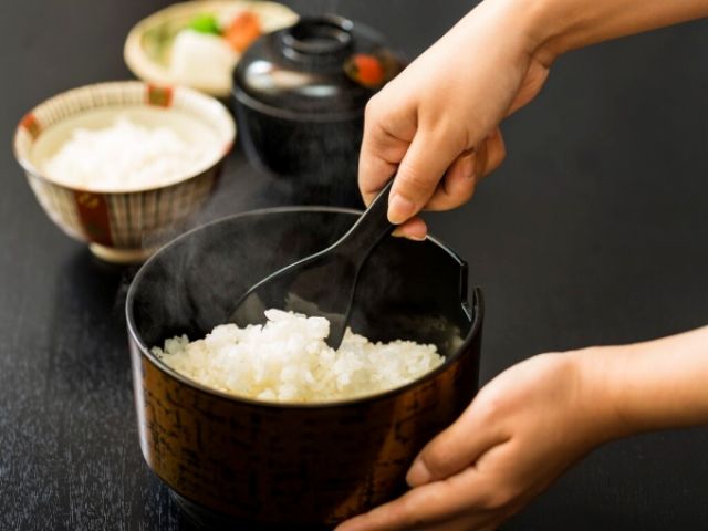 簡単な盛り付けや、食材のカットがメインのお仕事