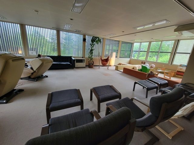 休憩スペースもありスローライフな生活が出来ます！