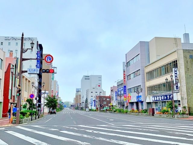 周辺は市街地なので徒歩圏内にお店多数あります！