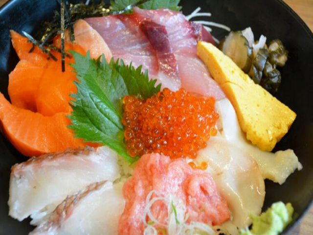 地元の幸を使ったお料理の調理補助のお仕事です！