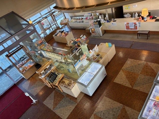 フロントの目の前に売店スペースがあります！