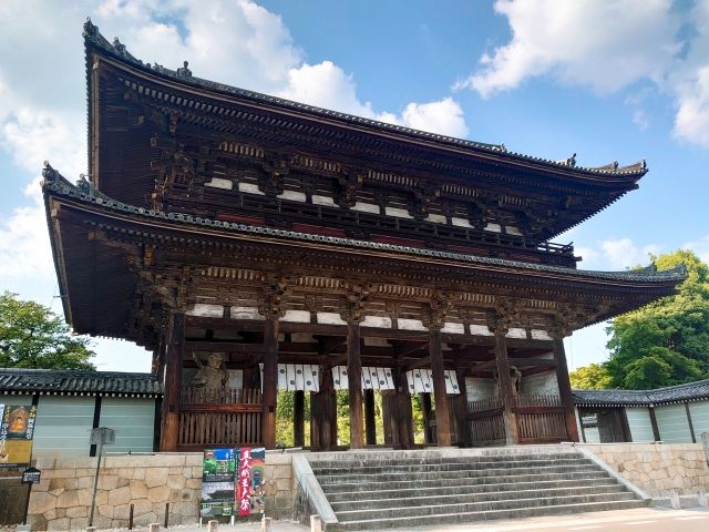 施設目の前に世界遺産の『仁和寺』がございます☆