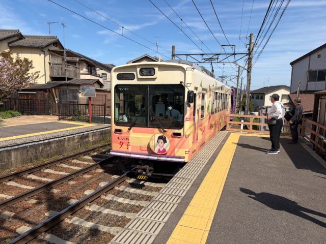 路面電車に乗って通勤をしていただきます☆