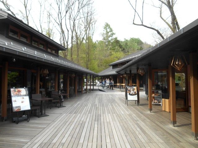 軽井沢は人気の飲食街やアウトレットなど休みの日も充実☆★都内アクセスもいいので移動も楽です