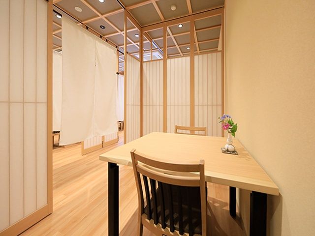 空気の抜け道がある半個室会場