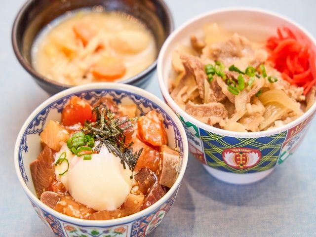 ビュッフェは朝食・夕食で分かれております