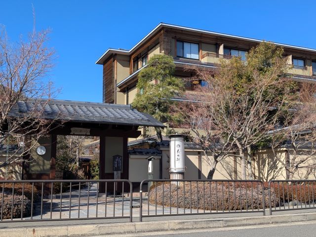 嵐山は世界的に有名な観光地。
大阪・神戸へのアクセスも抜群です！！