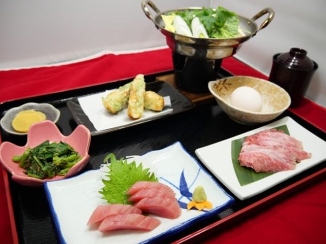 お食事の配膳などもお願いいたします